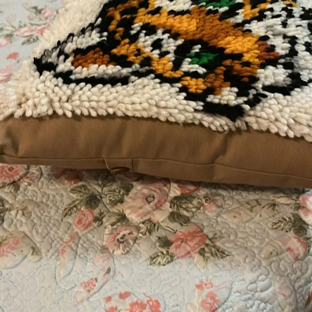 Tiger Design Throw Pillow - Picture 4 of 4
